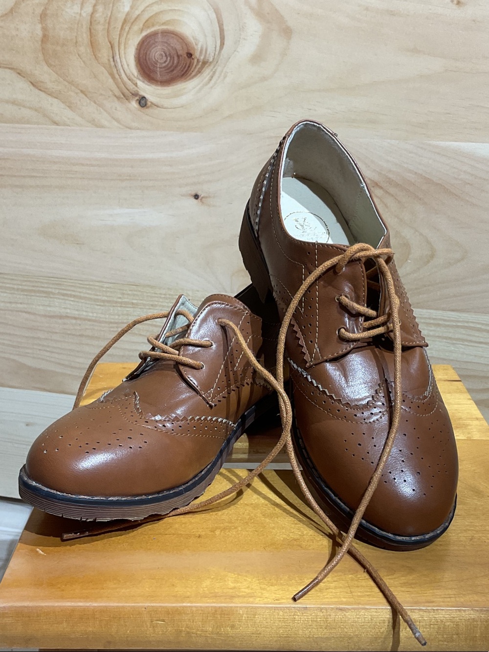 Unisex Brown Leather Wingtip Derby Shoes